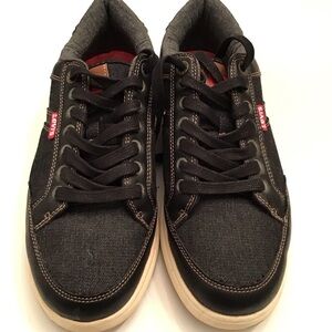 EUC Men's “Levi’s Comfort” Sneakers Size 9
